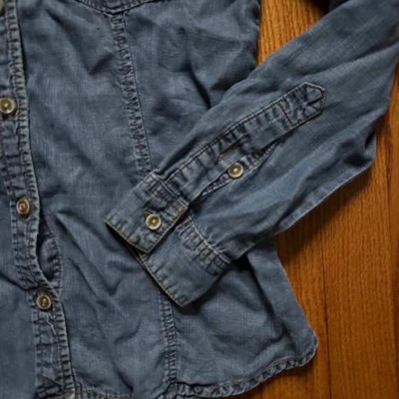 Cloth + Stone Anthropologie Blue denim button-up shirt with relaxed fit Size XS - Picture 3 of 7
